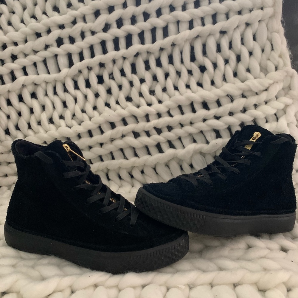 Converse Brushed suede/zipper hightop (6.5Y=8W)